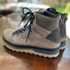 Men’s 11 Volcom Boots
